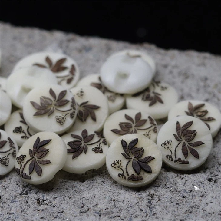 Natural Carving Lotus Fruit Sewing Button